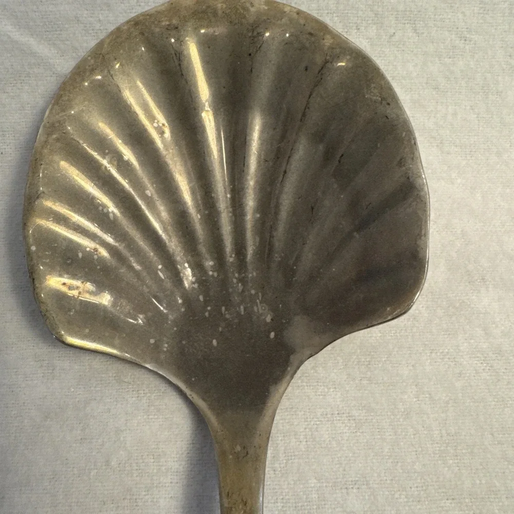 Vintage Silverplate Tipped Shell Pattern Berry Serving Spoon Scalloped 9.5